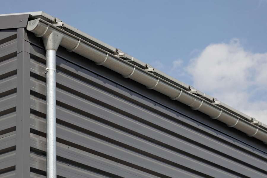 Kreative Fassadenlösung aus Stahl und Holz, Bahnhofstraße 15, 21698 Bargstedt